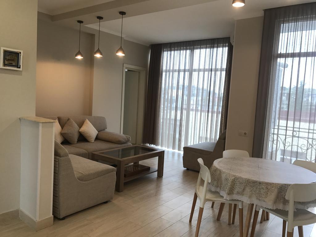 Piazza Apartment Batumi Luaran gambar